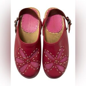 Hanna Andersson little girl clogs leather upper size 2
